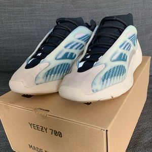Yeezy 700 V3 Kyanite Sz 12.5M